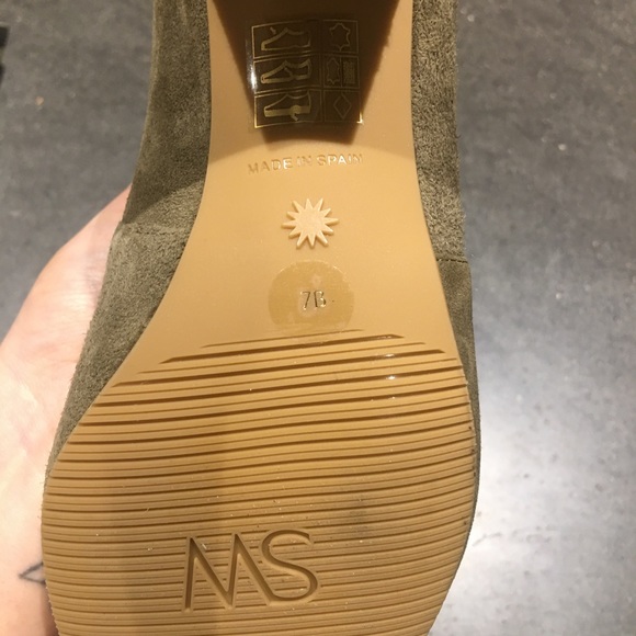 Brand new Stuart Weitzman bootie- Size 7 - Picture 8 of 9